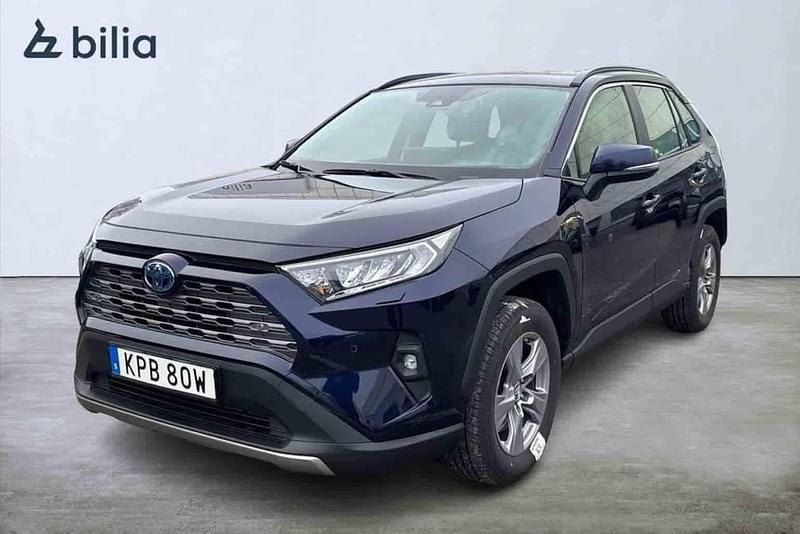 Blå Begagnad 2024 Toyota RAV4 Hybrid SUV | 399 800 kr (Superpris) - Bild 1/1