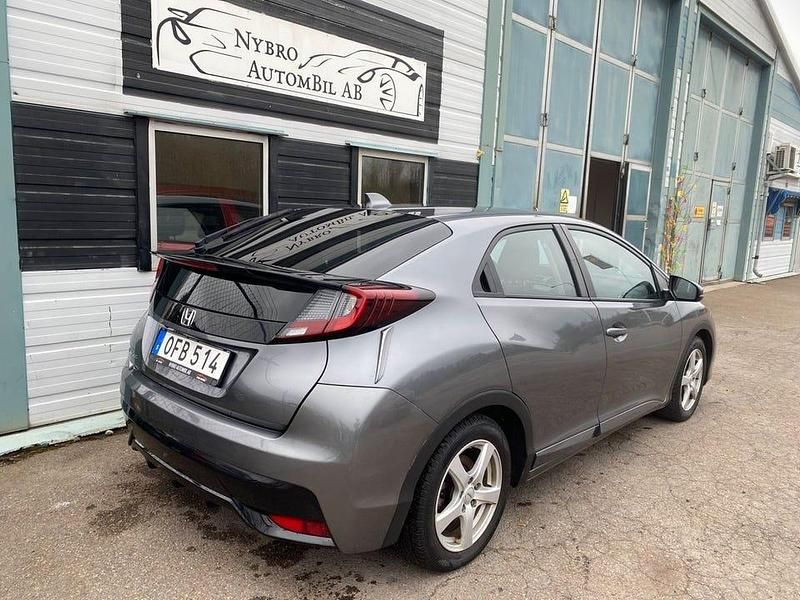 Begagnad Honda Civic Sport 100 HK (73 kW) 2016 Mörkgrå Halvkombi