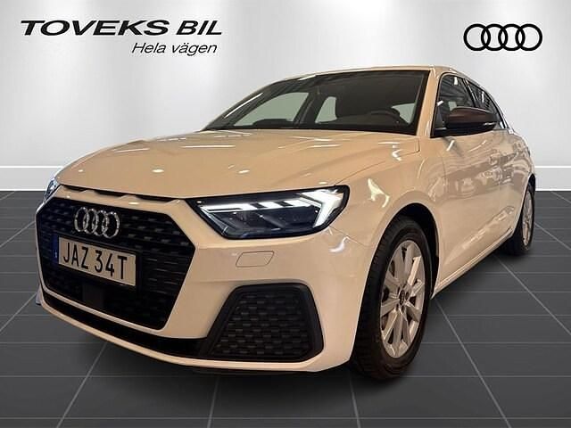 Vit Begagnad 2024 Audi A1 Sportback Proline Halvkombi | 229 900 kr (Marknadspris) - Bild 1/4