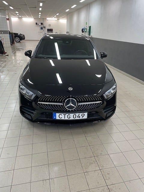 Begagnad 2022 Mercedes A250 | 314 900 kr (Marknadspris) - Bild 1/4
