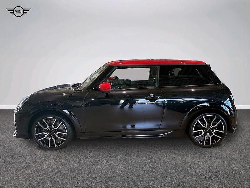 Begagnad Mini John Cooper Works 207 HK (152 kW) 2024 Svart Halvkombi