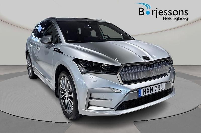 Silver Begagnad 2025 Skoda Enyaq iV LAURIN & KLEMENT SUV | 579 900 kr (Marknadspris) - Bild 1/4