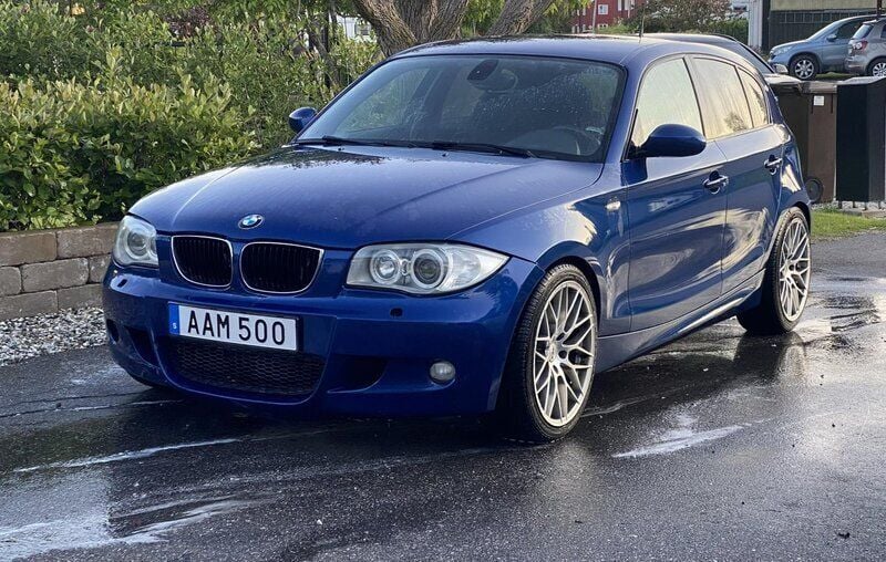 Blå Begagnad 2007 BMW 120 Advantage Halvkombi | 53 000 kr (Marknadspris) - Bild 1/4