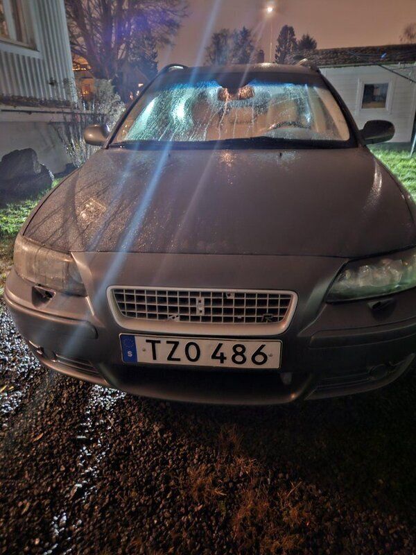 Grå Begagnad 2003 Volvo V70 Business Edition Kombi | 18 000 kr (Bra pris) - Bild 1/4
