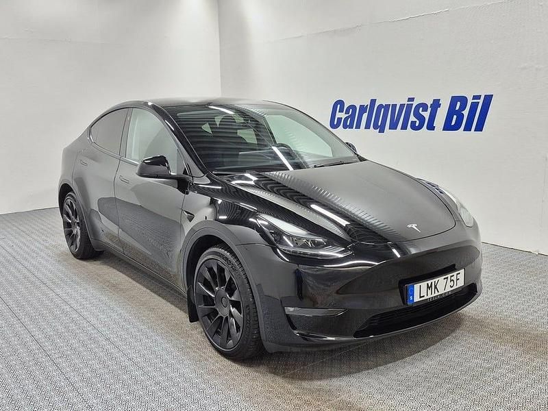 Begagnad Tesla Model Y Long Range AWD 378 kW (514 HK) 2024 Svart SUV