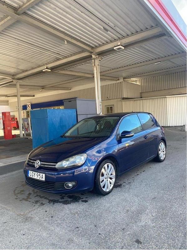 Blå Begagnad 2010 VW Golf VI Comfortline Halvkombi | 59 000 kr - Bild 1/4