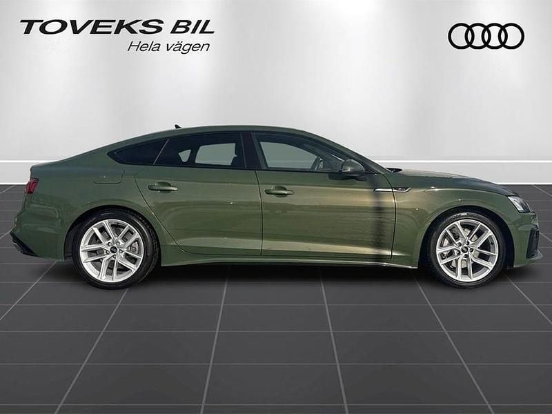 Begagnad Audi A5 Sportback S-Line 265 HK (194 kW) 2023 Grön Halvkombi