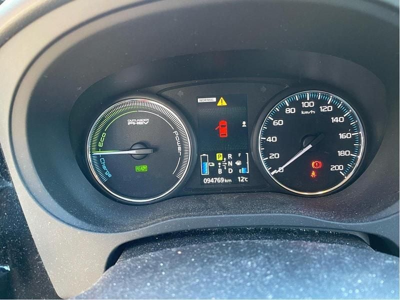 Röd Begagnad 2015 Mitsubishi Outlander P-HEV SUV | 160 000 kr (Marknadspris) - Bild 1/4