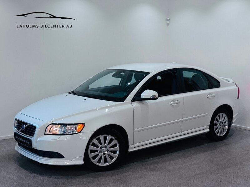 Vit Begagnad 2010 Volvo S40 Momentum Sedan | 84 900 kr (Lite dyr) - Bild 1/4