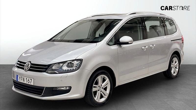 Silver Begagnad 2017 VW Sharan Minibuss | 219 900 kr (Bra pris) - Bild 1/4