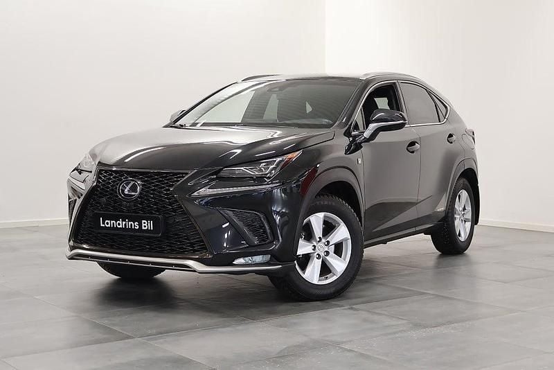 Svart Begagnad 2017 Lexus NX300h Sport Line SUV | 299 000 kr (Marknadspris) - Bild 1/4