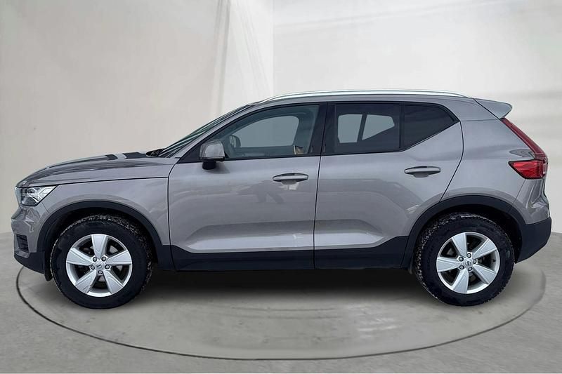 Begagnad Volvo XC40 Momentum 163 HK (119 kW) 2022 Grå SUV