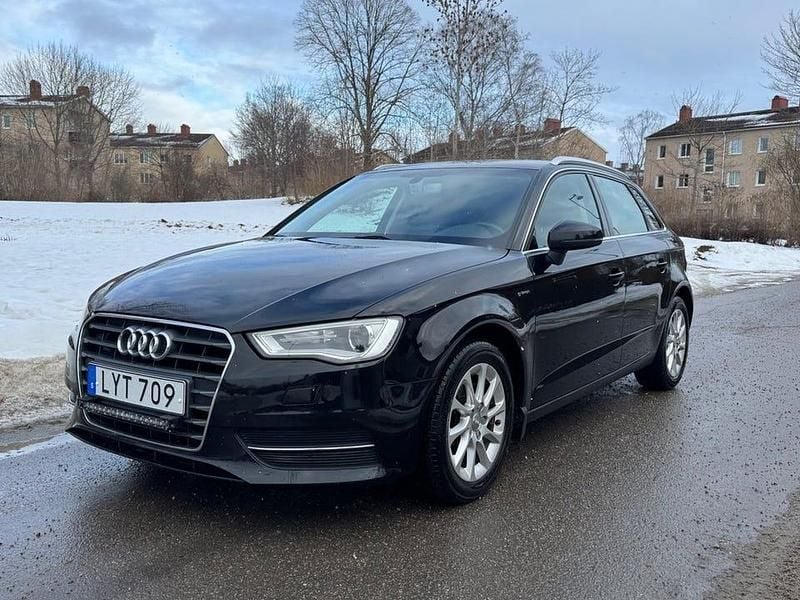 Begagnad Audi A3 Attraction 110 HK (80 kW) 2016 Svartmetalic