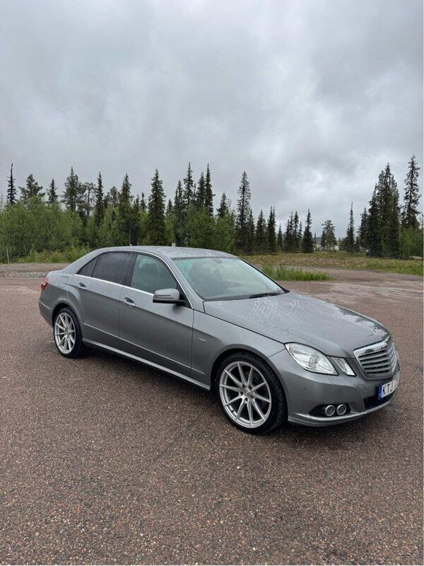 Silver Begagnad 2011 Mercedes E350 Sedan | 100 000 kr (Superpris) - Bild 1/4