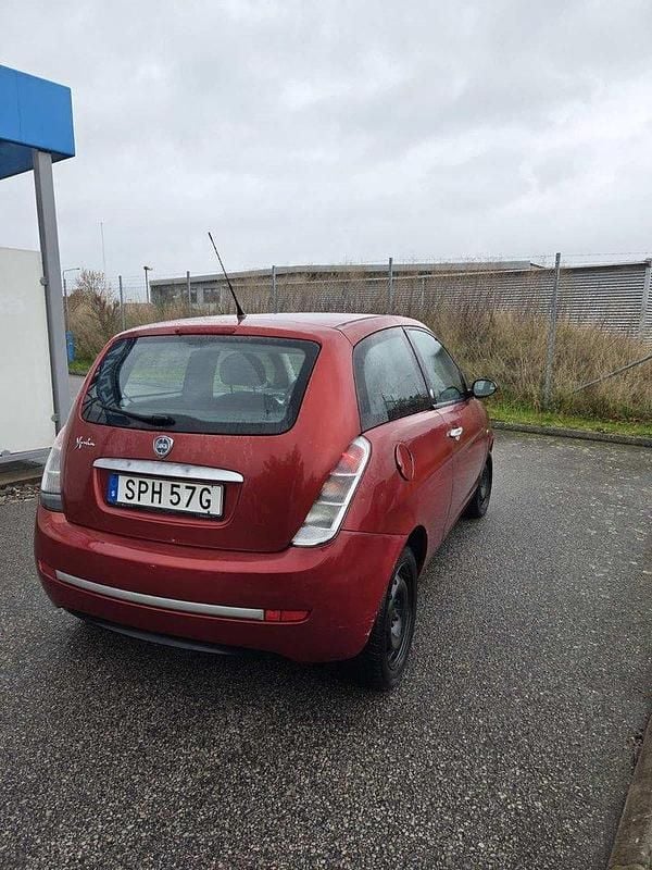 Röd Begagnad 2009 Lancia Ypsilon Halvkombi | 27 000 kr - Bild 1/2