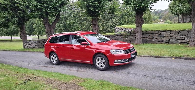 Röd Begagnad 2013 VW Passat Kombi | 56 000 kr (Marknadspris) - Bild 1/4