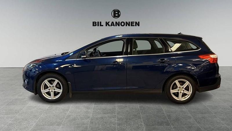 Blå Begagnad 2013 Ford Focus Titanium Kombi | 69 900 kr (Marknadspris) - Bild 1/4