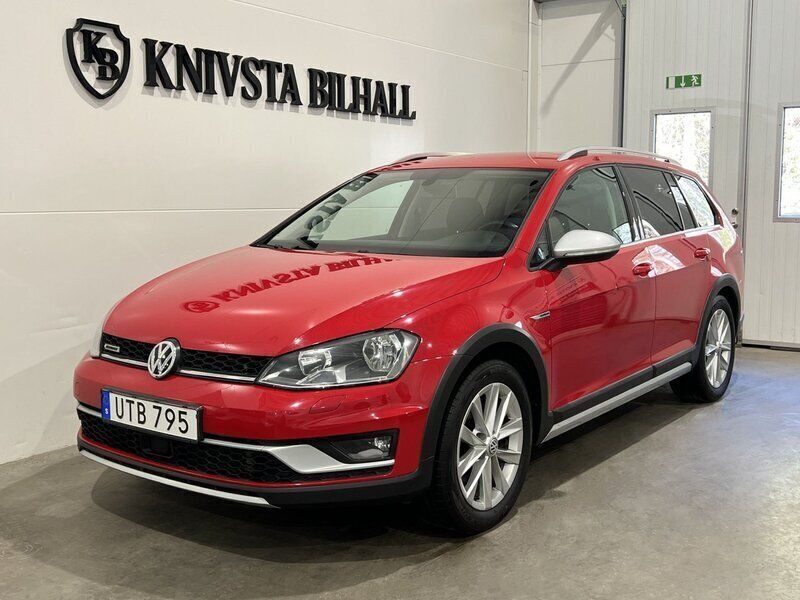 Röd Begagnad 2015 VW Golf Alltrack Kombi | 144 800 kr (Marknadspris) - Bild 1/4