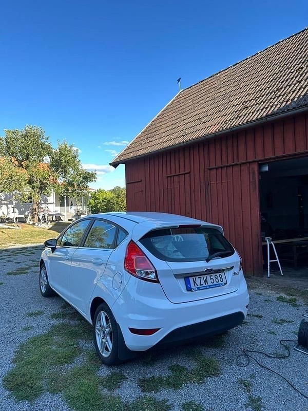 Begagnad Ford Fiesta 80 HK (58 kW) 2015