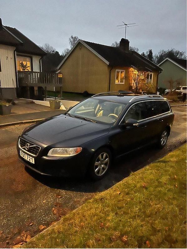 Blå Begagnad 2011 Volvo V70 Summum Kombi | 46 000 kr - Bild 1/4