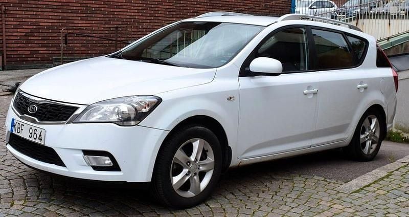 Begagnad Kia Ceed Sportswagon 116 HK (85 kW) 2010 Vit Kombi