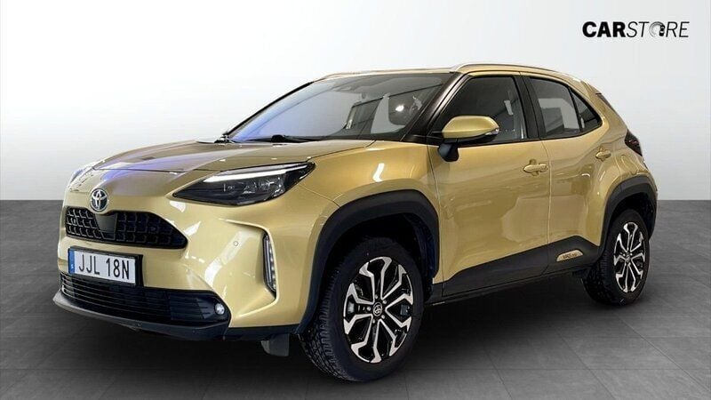 Gul (yellow) Begagnad 2022 Toyota Yaris Hybrid Active Halvkombi | 249 900 kr (Dyr) - Bild 1/4