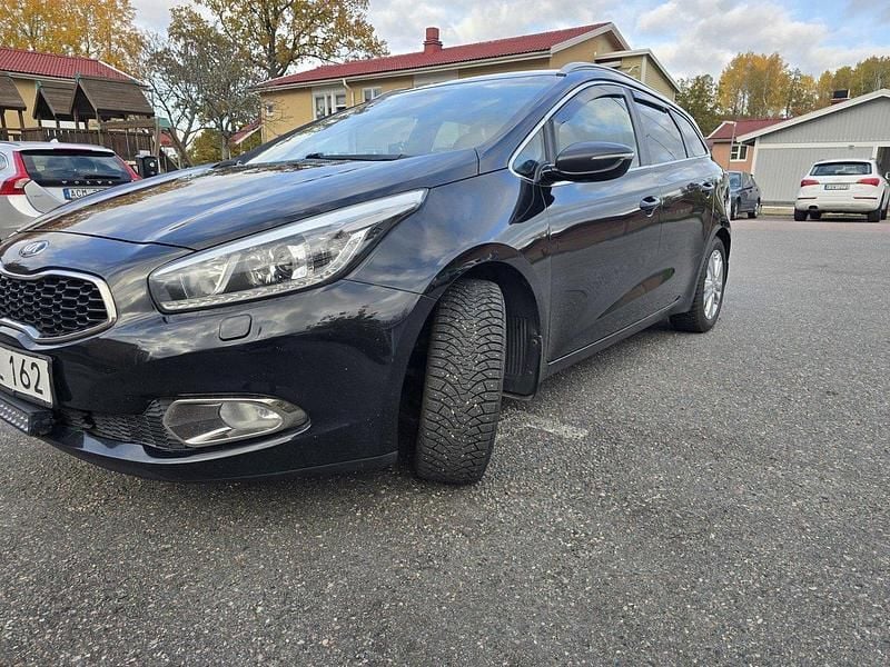 Svart Begagnad 2014 Kia Ceed Sportswagon Comfort Kombi | 65 000 kr (Marknadspris) - Bild 1/4