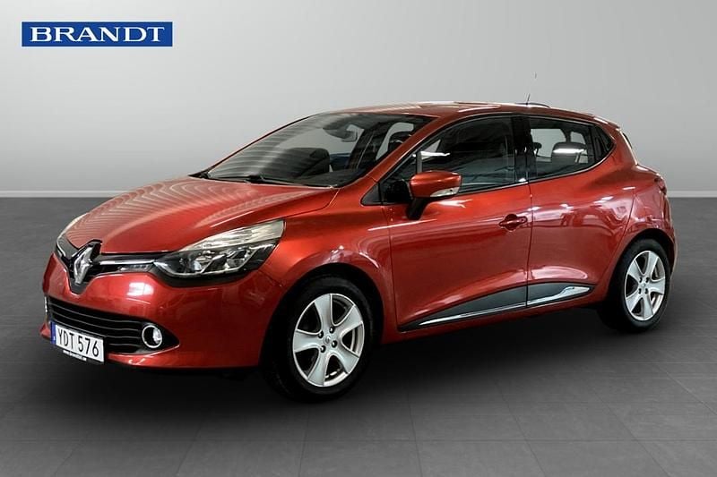 Begagnad Renault Clio IV Dynamique 91 HK (66 kW) 2016 Röd Halvkombi