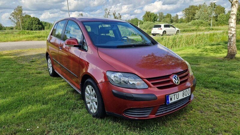 Röd Begagnad 2005 VW Golf Plus Cross Comfortline Minibuss | 25 000 kr (Bra pris) - Bild 1/4