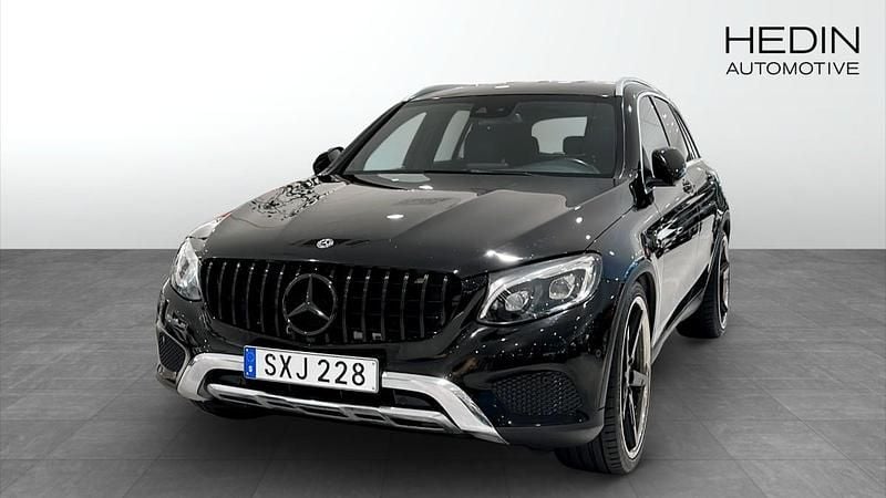 Svart (black) Begagnad 2018 Mercedes GLC220 AMG SUV | 259 900 kr (Bra pris) - Bild 1/4