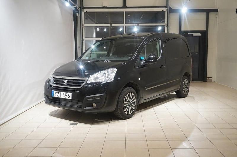 Svart Begagnad 2017 Peugeot Partner Minibuss | 79 900 kr (Marknadspris) - Bild 1/4