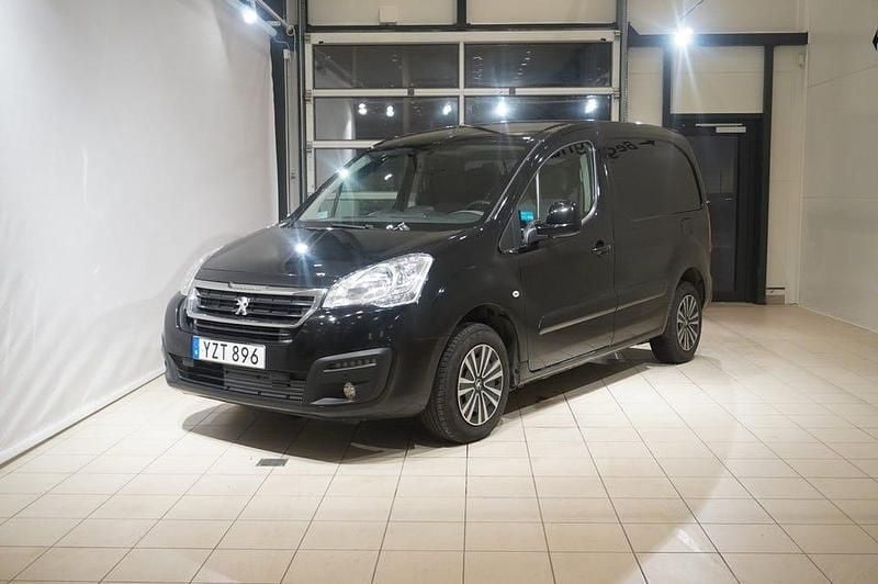 Svart Begagnad 2017 Peugeot Partner Van | 79 900 kr (Marknadspris) - Bild 1/4