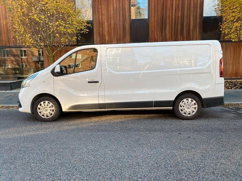 Vit Begagnad 2017 Nissan NV300 Van | 129 500 kr (Dyr) - Bild 1/4