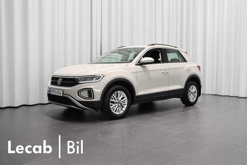 Grå (ascot grey) Begagnad 2023 VW T-Roc Life SUV | 219 500 kr (Marknadspris) - Bild 1/4