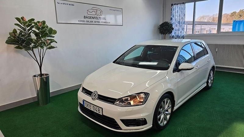 Vit Begagnad 2017 VW Golf VII GT Halvkombi | 160 900 kr (Bra pris) - Bild 1/4