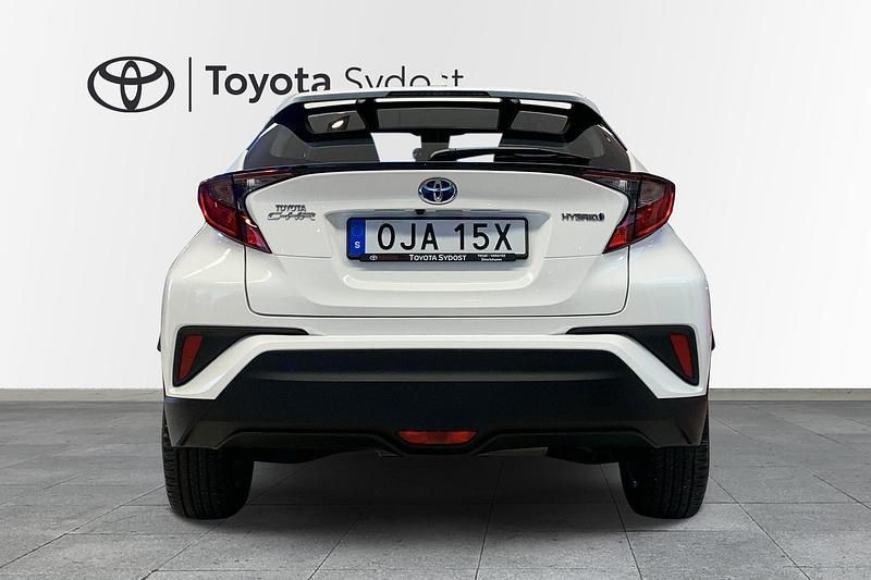 Begagnad Toyota C-HR Active 124 HK (91 kW) 2023 Vit SUV