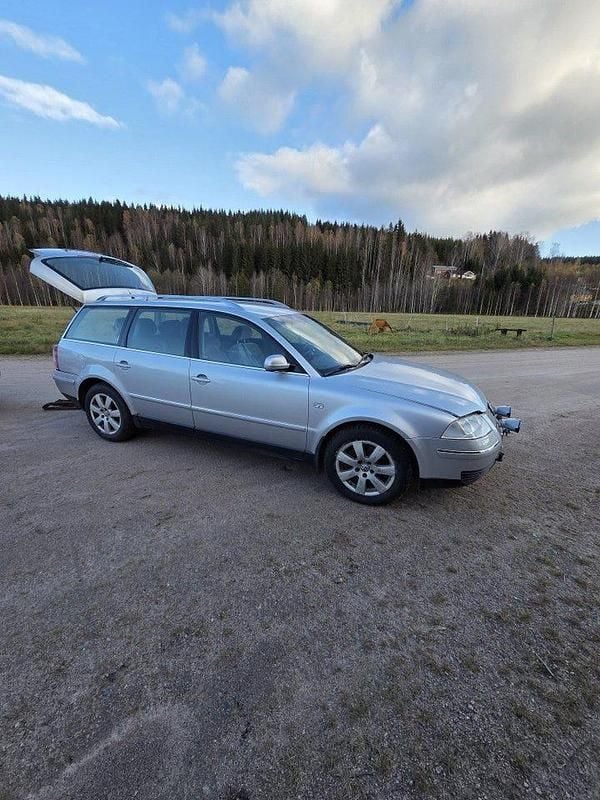 Begagnad 2001 VW Passat Comfortline Kombi | 18 000 kr - Bild 1/4