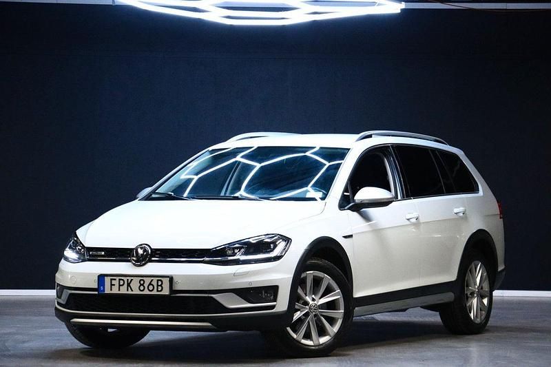 Vit Begagnad 2020 VW Golf Alltrack Kombi | 239 900 kr (Marknadspris) - Bild 1/4