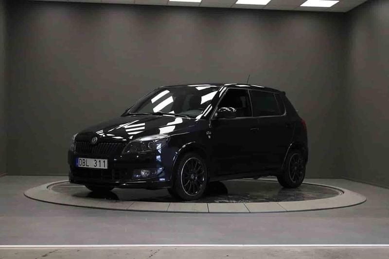 Svart Begagnad 2013 Skoda Fabia Halvkombi | 79 000 kr (Dyr) - Bild 1/1