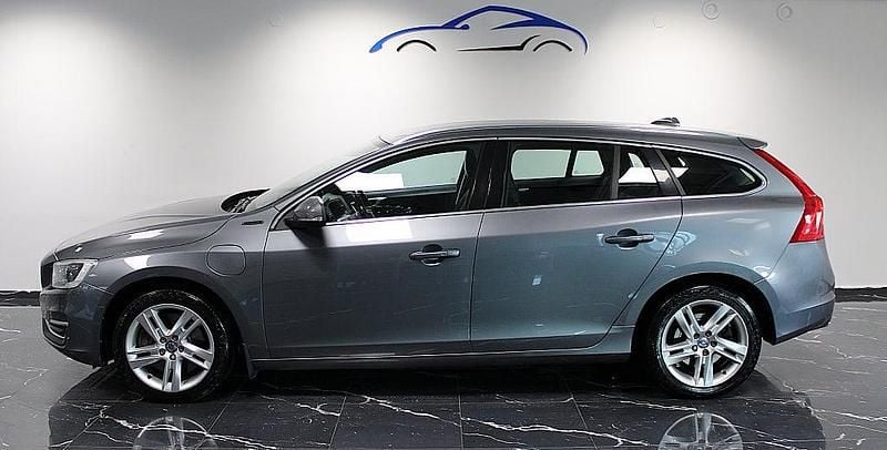 Grå Begagnad 2016 Volvo V60 Summum Kombi | 157 000 kr (Marknadspris) - Bild 1/4