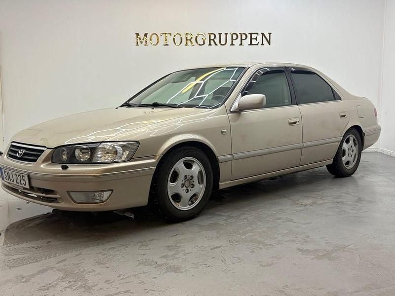 Begagnad Toyota Camry 126 HK (92 kW) 2001 Brun Sedan