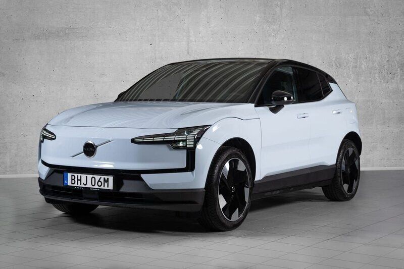 Ljusblå (blå) Begagnad 2025 Volvo EX30 Plus SUV | 419 000 kr (Marknadspris) - Bild 1/4