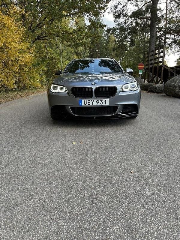 Grå Begagnad 2017 BMW 530 M Sport Kombi | 285 000 kr (Bra pris) - Bild 1/4