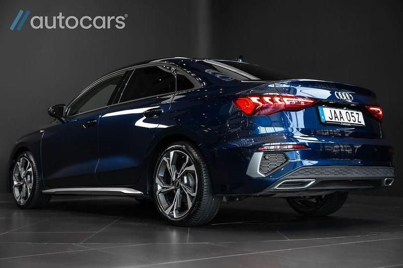 Begagnad Audi A3 S-Line 150 HK (110 kW) 2022 Blå Sedan