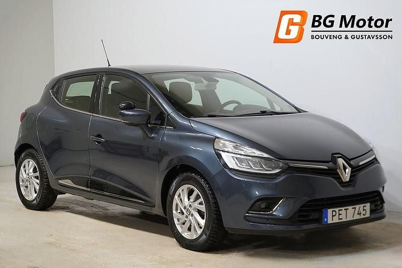 Grå Begagnad 2018 Renault Clio IV Intens Halvkombi | 108 900 kr (Marknadspris) - Bild 1/4