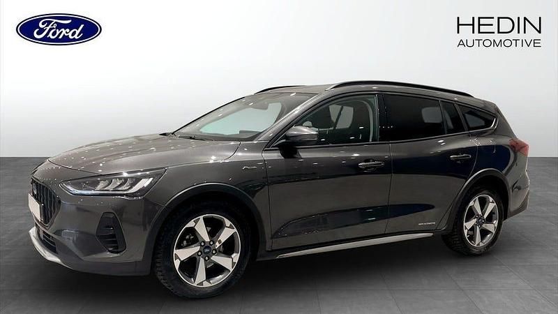 Grå Begagnad 2023 Ford Focus Active Kombi | 219 900 kr (Marknadspris) - Bild 1/4