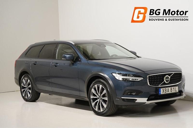 Mörkblå Begagnad 2022 Volvo V90 CC Inscription Kombi | 449 900 kr (Lite dyr) - Bild 1/4