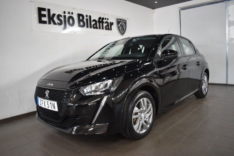 Svart Begagnad 2021 Peugeot e-208 Active Halvkombi | 159 500 kr (Marknadspris) - Bild 1/4