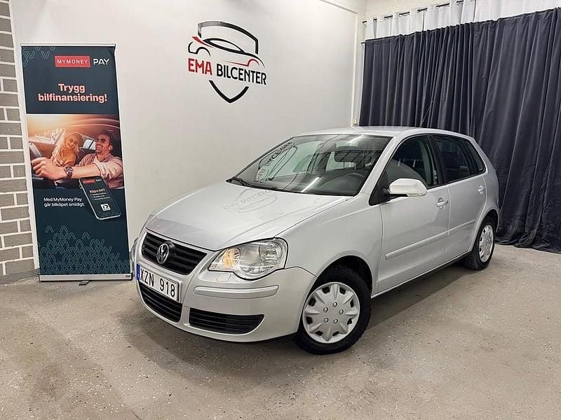 Silver Begagnad 2006 VW Polo Comfortline Halvkombi | 33 900 kr (Bra pris) - Bild 1/4
