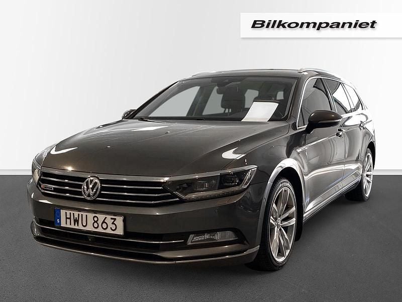 Mörkgrå (grå) Begagnad 2015 VW Passat Kombi | 139 000 kr (Bra pris) - Bild 1/4
